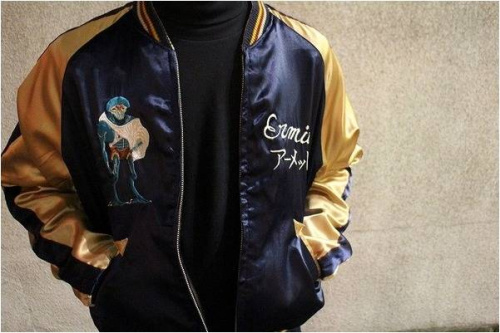 トップスのブルゾン