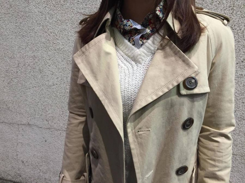 トレンチコートの川口　中古