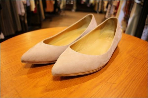 チェンバーのフラットパンプス