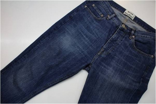 acne studiosのアクネ