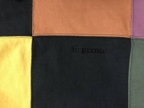 SUPREMEのパーカー