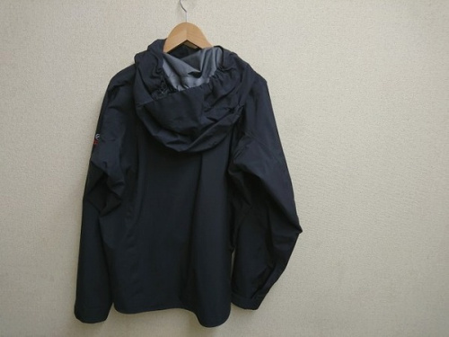 シェルジャケットのマウンテンパーカー