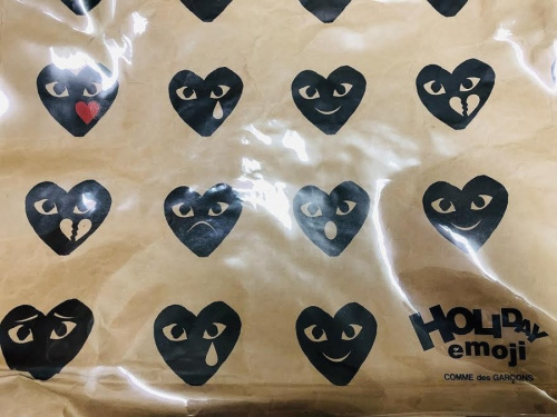 コムデギャルソンのHOLIDAY emoji