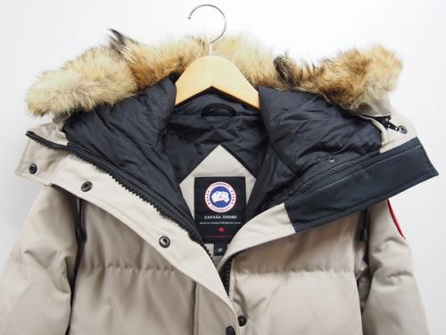 カナダグースのフードファーダウンジャケット