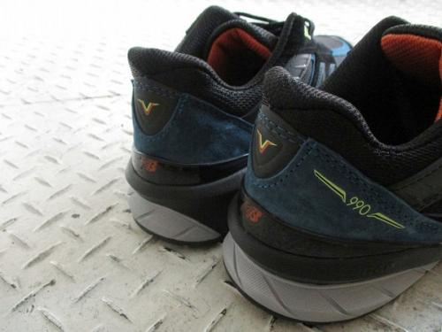 スニーカーのNEW BALANCE