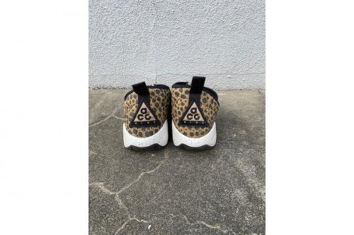 ACGエアモックのスニーカー