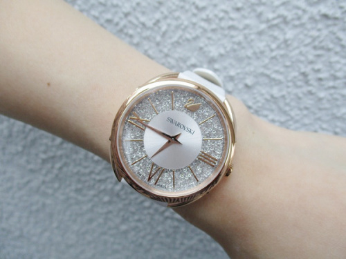 キャリアファッションのSWAROVSKI