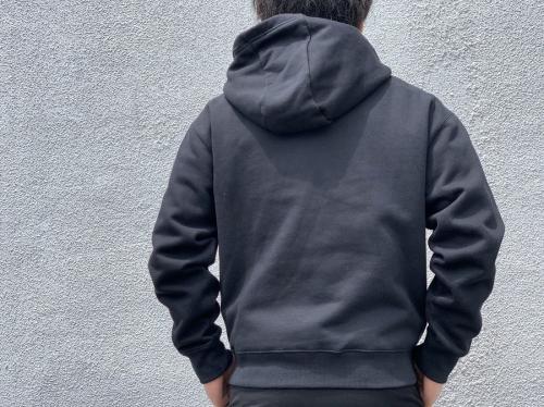 ナイキエーシージーのﾌﾟﾙｵｰﾊﾞｰﾊﾟｰｶｰ