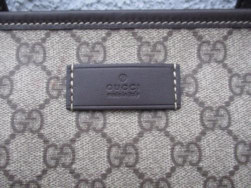 グッチのGGスプリームトートバッグ