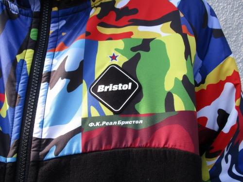 エフシーアールビーxソフのパーカー