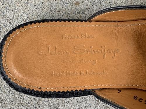 ジャランスリウァヤのスリッパサンダル