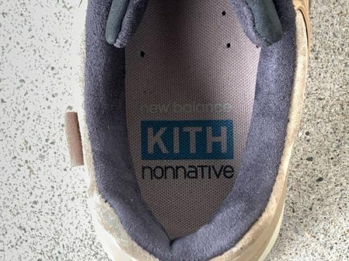 ニューバランス×キス×ノンネイティブのスニーカー