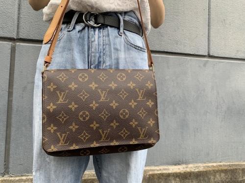 LOUIS VUITTON 　のルイ ヴィトン　