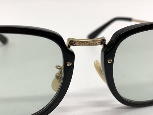 サングラスのILLEGAL