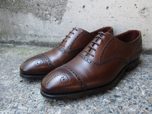 ビジネスアイテムのCrockett & Jones