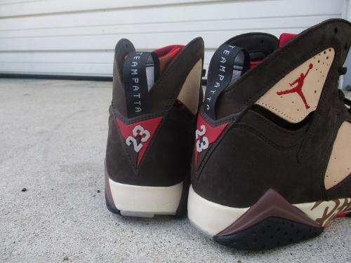 ナイキのAIR JORDAN 7 RETRO PATTA