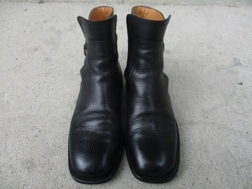 エルメスのサイドベルトブーツ