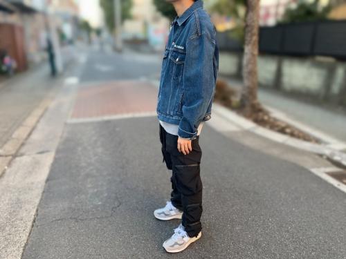 バレンシアガのデニムジャケット