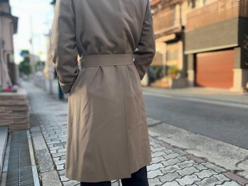 バルカラーコートのメンズ