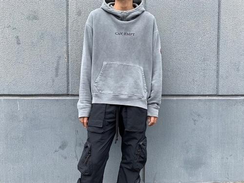 シーイーのフーディー・スウェット