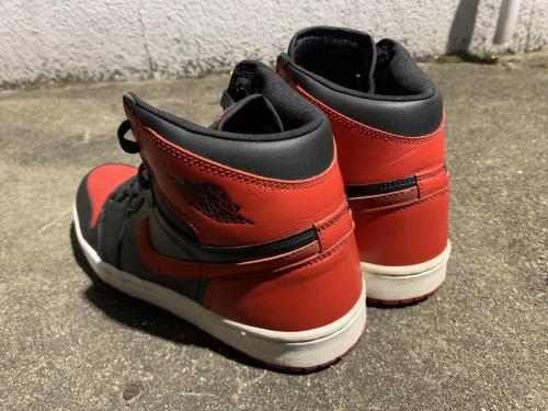 AIR JORDAN 1 RETRO  BLACK/VARSITY REDの136066-061  2001年