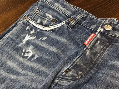 ディースクエアードのダメージ加工デニムパンツ