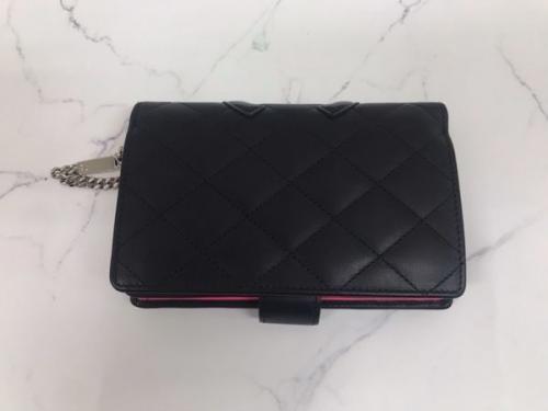 シャネルのカンボン2つ折り財布