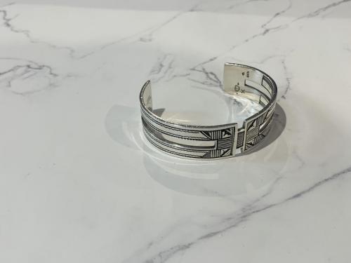 エルメスのトゥアレグバングル