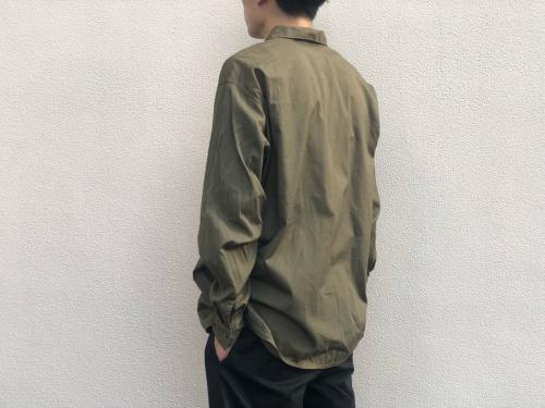 コモリのオープンカラーシャツ