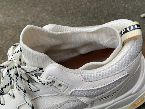 ダットスニーカーのメンズ