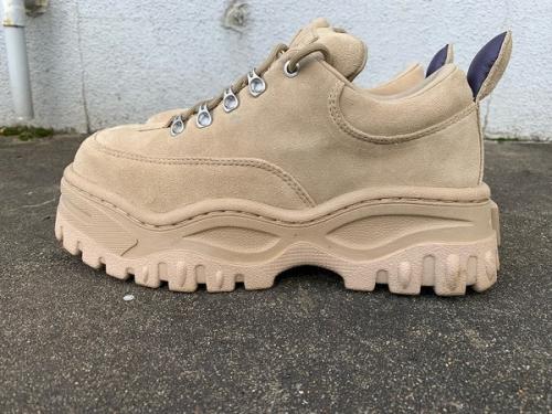 エイティーズのスニーカー