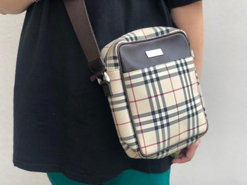 バーバリーのノヴァチェックショルダーポシェット