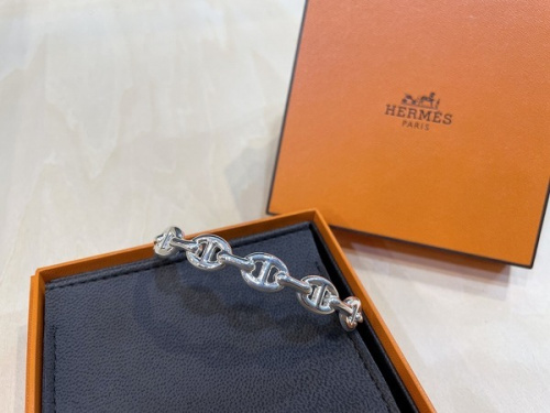 ラグジュアリーブランドのHERMES