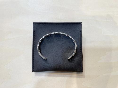 エルメスのアンスェネバングル