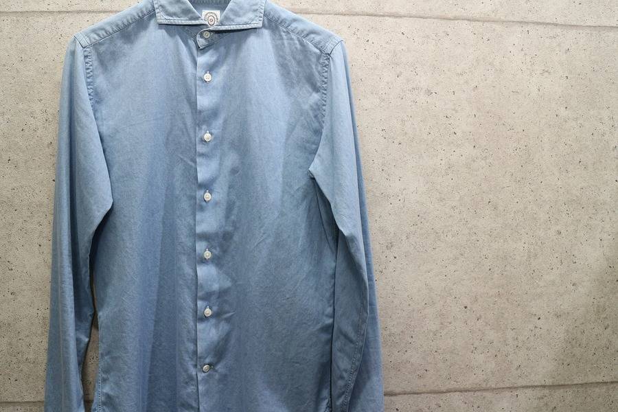 ドレッシーな逸品、BOLZONELLA(ボルゾネッラ)のデニムシャツ入荷