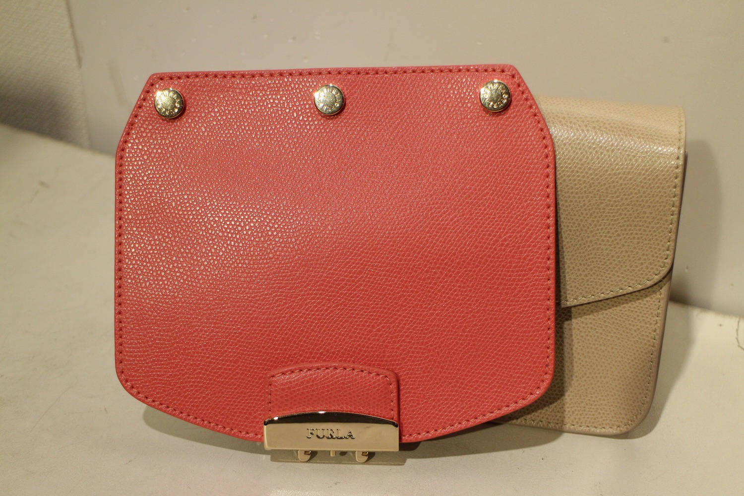 FURLA（フルラ）からカスタム可能なチェーンショルダーバッグ、メトロ 