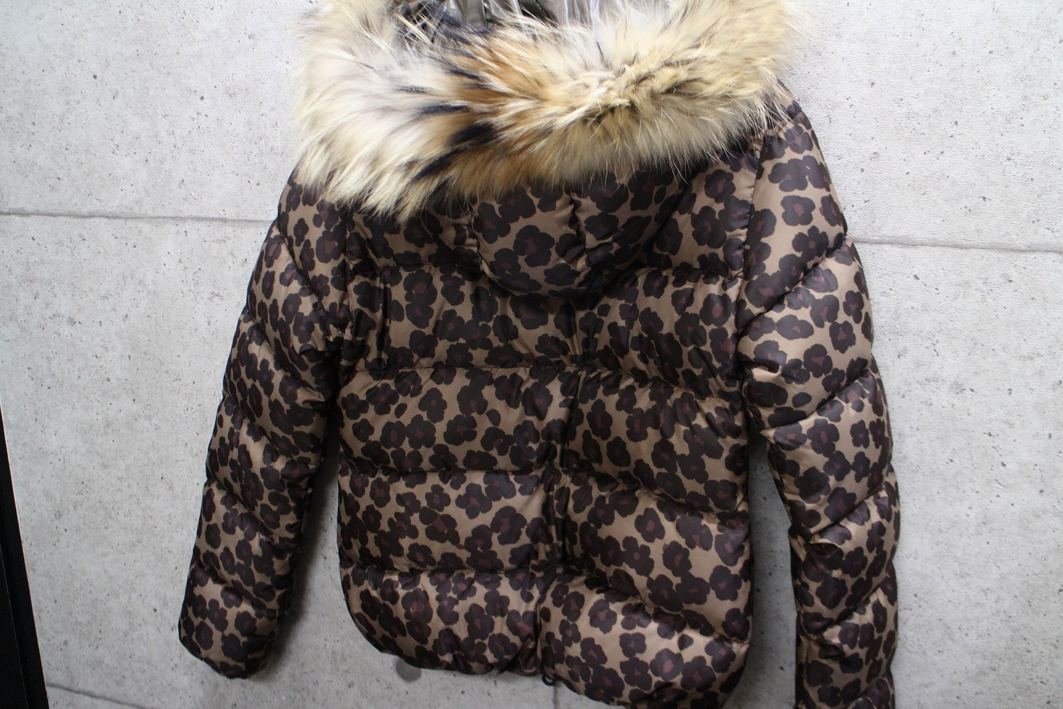 DUVETICA MUVEIL フラワーカモフラージュ花柄ダウンジャケット DUVETICA MUVEIL フラワーカモフラージュ花柄ダウンジャケット