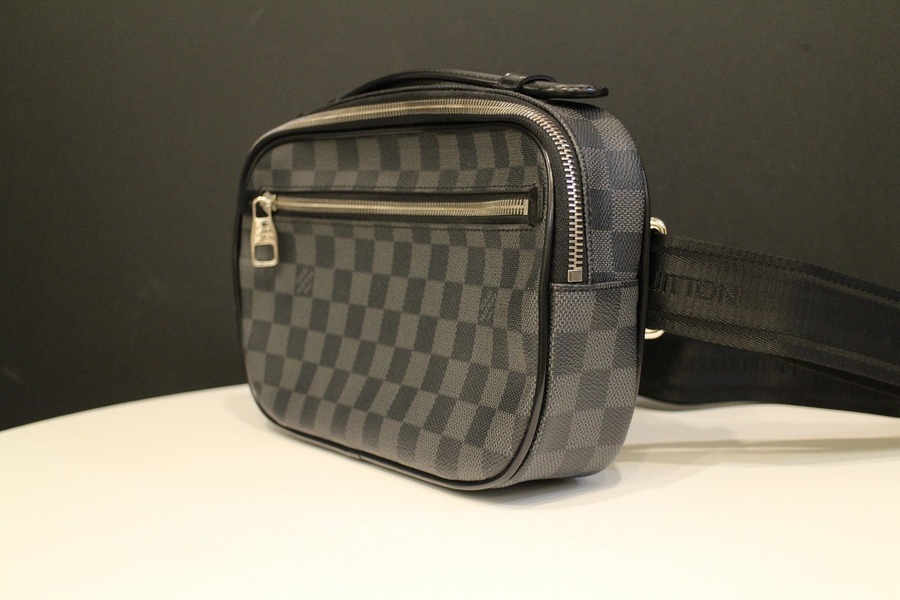 LOUIS VUITTON(ルイヴィトン)からダミエ・グラフィットアンブ LOUIS VUITTON(ルイヴィトン)からダミエ・グラフィットアンブ