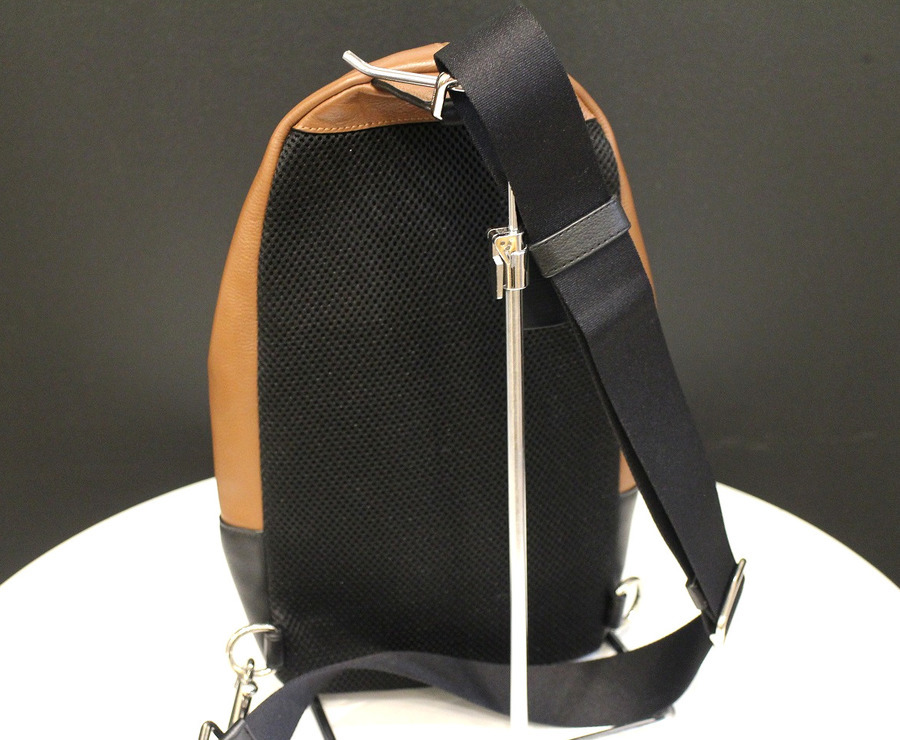 Coachからお洒落なボディバッグが入荷です 19 05 12発行