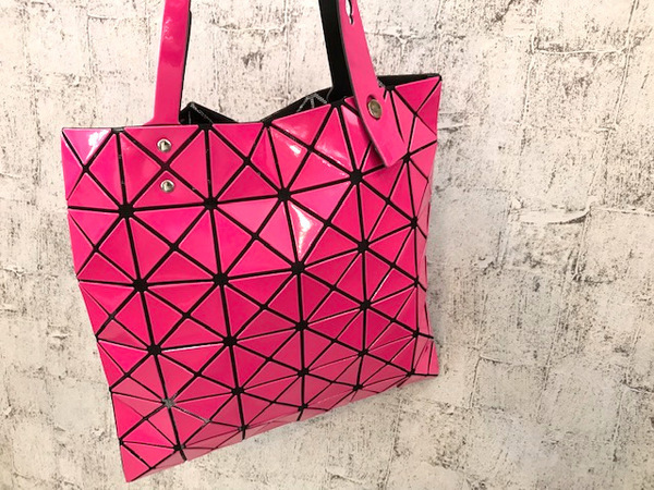 baobao issei miyake バオバオ トートバッグ マルチカラー BAO BAO ISSEY MIYAKE 19年秋冬新作 - “トラック”着想のマルチカラー