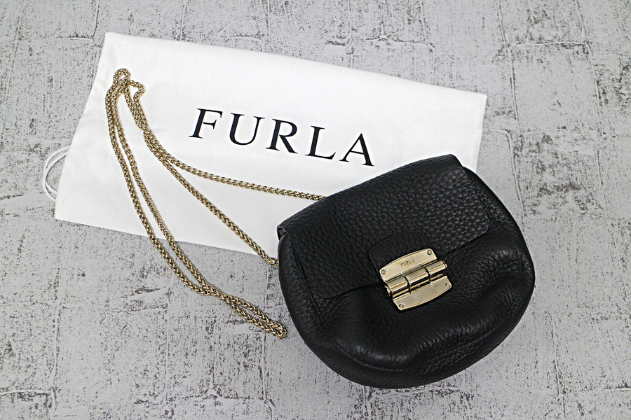 幅広い年代から愛される、【FURLA/フルラ】のバッグのご紹介です