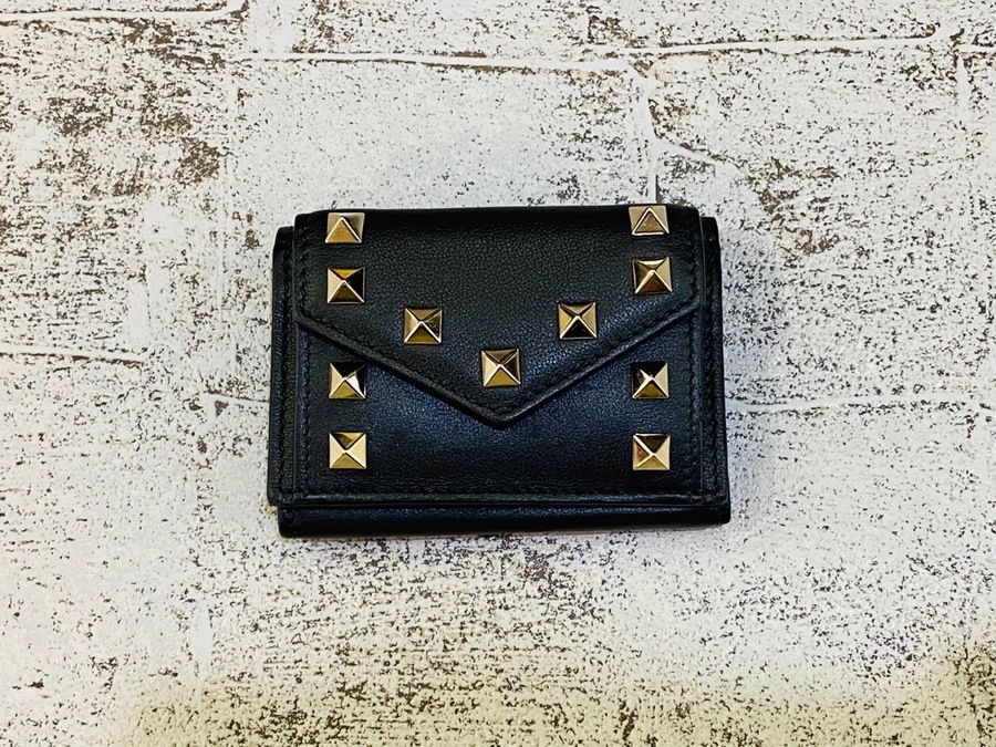 VALENTINO/ヴァレンティノ】スタッズミニウォレット[2020.03.25発行 VALENTINO/ヴァレンティノ】スタッズミニウォレット[2020.03.25発行