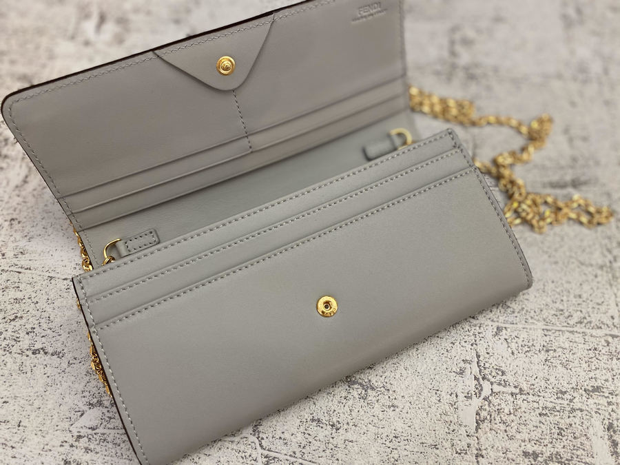 FENDI(フェンディ) プレキシガラススタッズウォレット