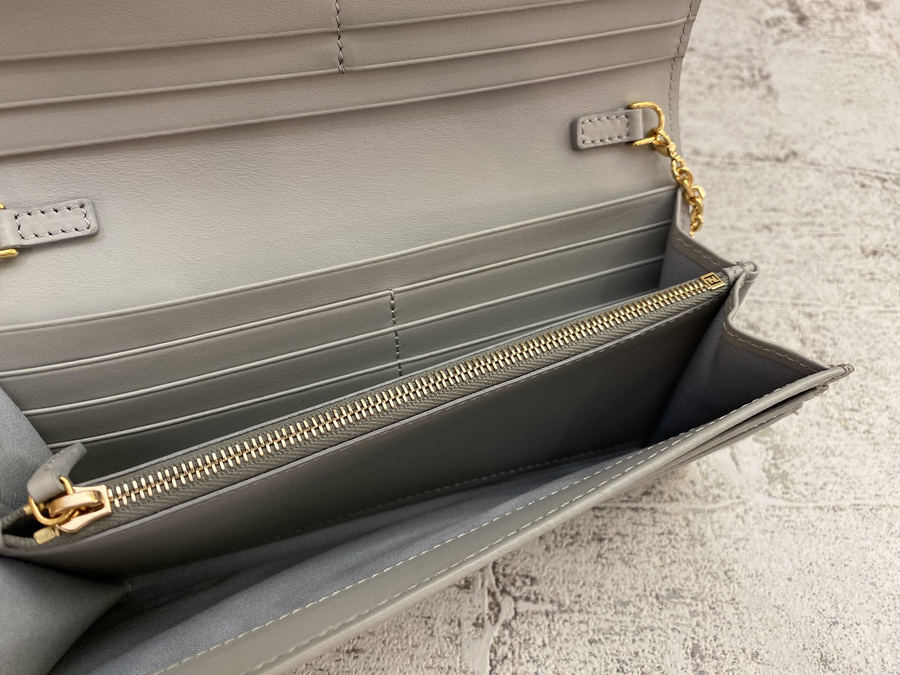 FENDI(フェンディ) プレキシガラススタッズウォレット