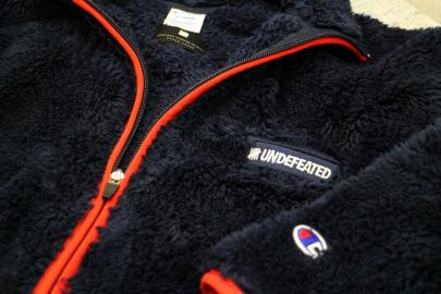 「ストリートブランドのUNDEFEATED × Champion 」