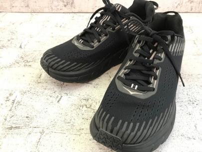 「スニーカーのHOKA ONE ONE 」