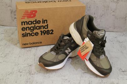 「スニーカーのNEW BALANCE 」