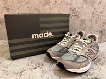 「スニーカーのNEW BALANCE 」