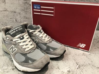 「スニーカーのNEW BALANCE 」