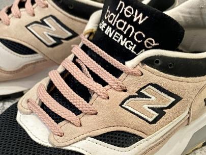 「スニーカーのNEW BALANCE 」